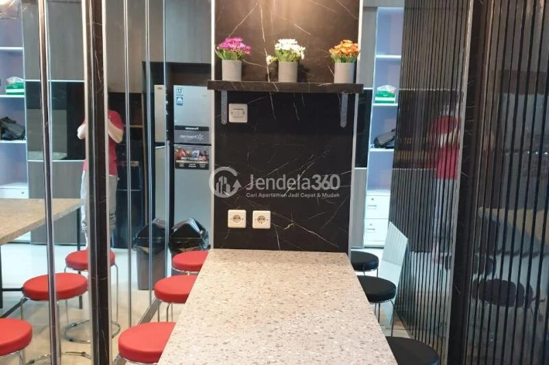 Dining Room Studio Apartment with City View at Green Sedayu Apartment