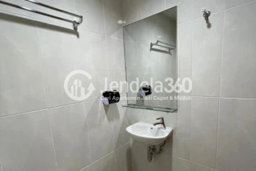 Bathroom High Floor Studio Apartment with City View at Evenciio Apartment