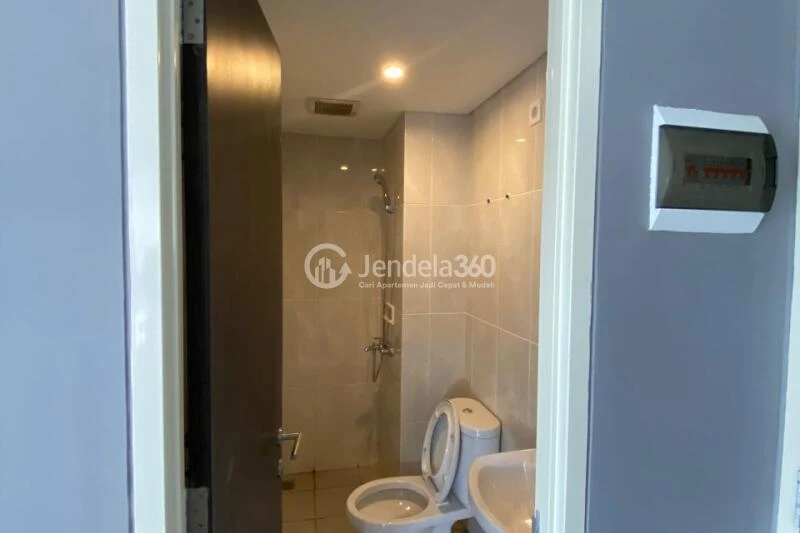 Bathroom Low Floor 2BR Apartment with  View at Serpong Garden Apartment