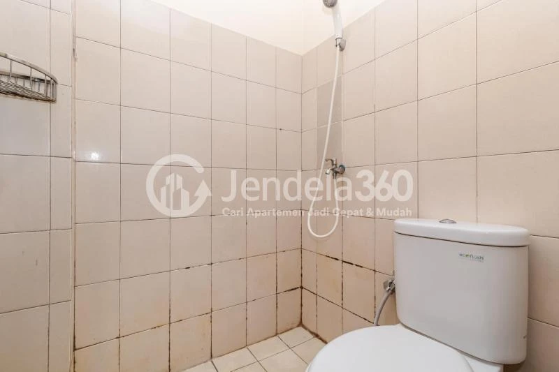 Bathroom Tifolia Apartment Studio Tower Tifolia