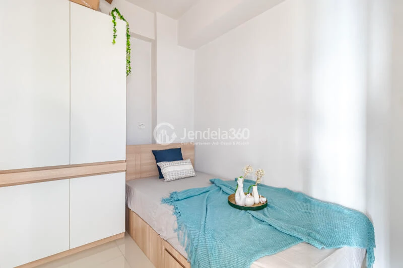 Bedroom 2 Middle Floor 2BR Apartment with City View at Bintaro Park View