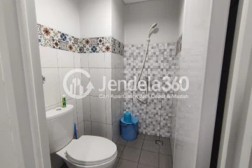 Bathroom Middle Floor Studio Apartment with City View at Samesta Mahata Margonda Apartment