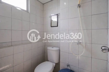 Bathroom A Realxing Studio Apartment with Amazing Scenery at Bintaro Park View