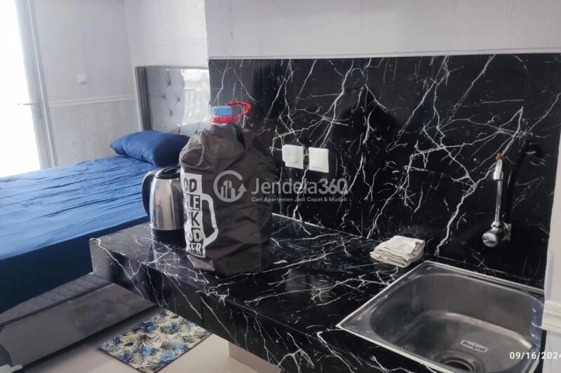 Kitchen Studio Apartment with  View at Pesona Depok Square Apartment