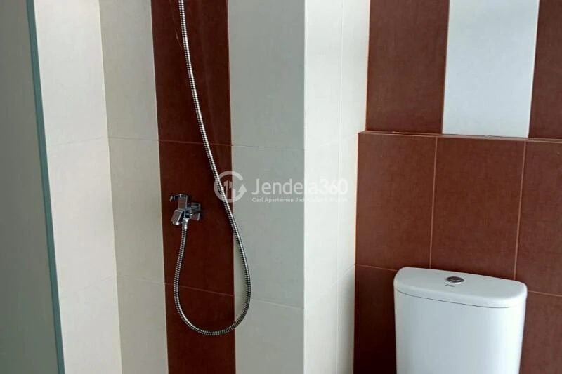 Bathroom Studio Apartment with Mountain View at Saladdin Mansion