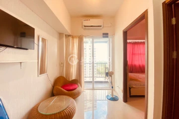 Living Room Middle Floor 2BR Apartment with City View at Parkland Avenue Apartment