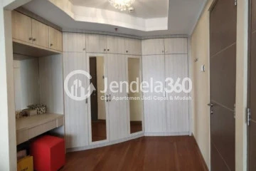 Bedroom High Floor 1BR Apartment with City View at Green Central City Apartment