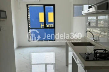 Bedroom Studio Sky House Alam Sutera Apartment at Low Floor
