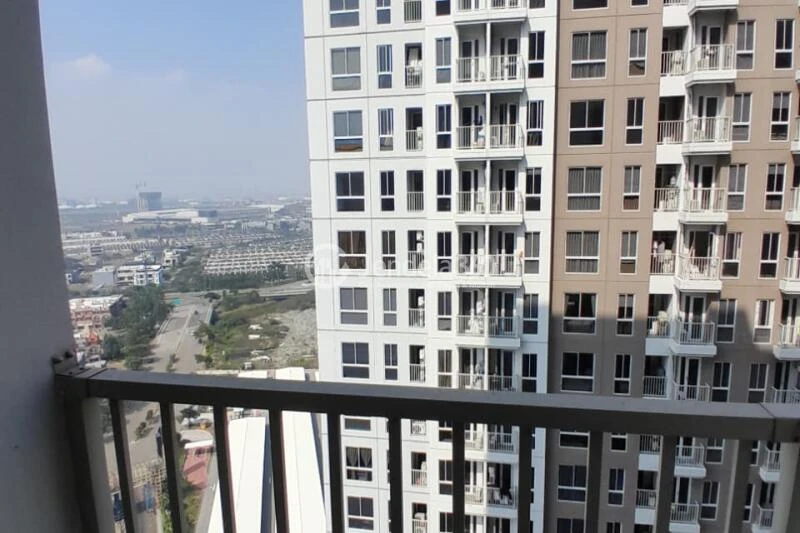 Balcony Well Located Studio Apartment High Floor with City View at Tokyo Riverside Apartment