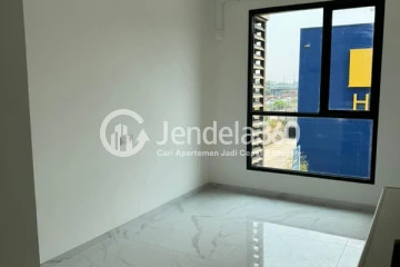 Bedroom Studio Sky House Alam Sutera Apartment at Low Floor