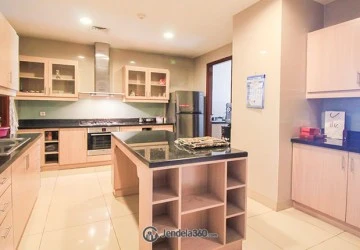Kitchen Relaxed 3BR Apartment at Pakubuwono Residence Tower Basswood