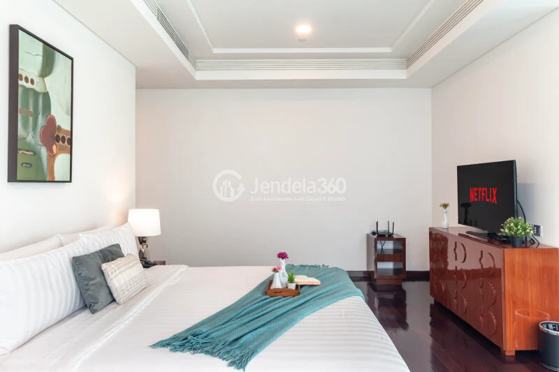 Bedroom 1 3BR Shangri-La Residence Apartment at Low Floor