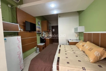Bedroom Homey Studio Apartment Middle Floor with City View at Easton Park Residence Jatinangor