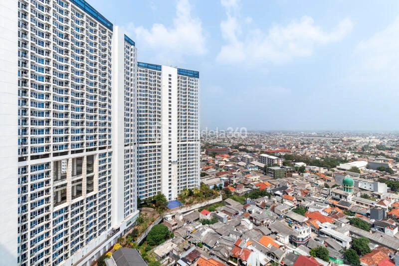 Balcony Affordable 1BR Apartment High Floor with city View at Puri Mansion