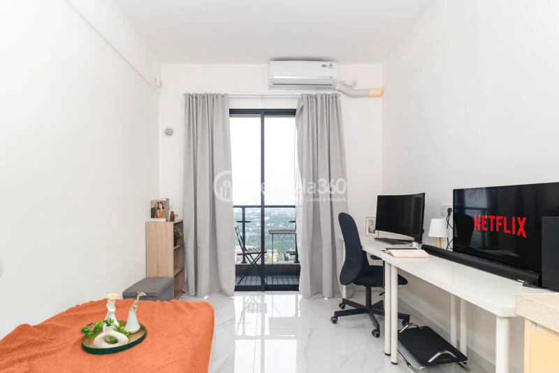 Bedroom Studio Apartment with City View at Sky House BSD Apartment