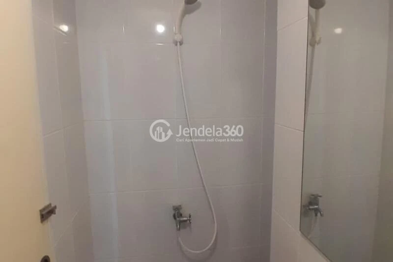 Bathroom Well Located Studio Apartment High Floor with City View at Tokyo Riverside Apartment