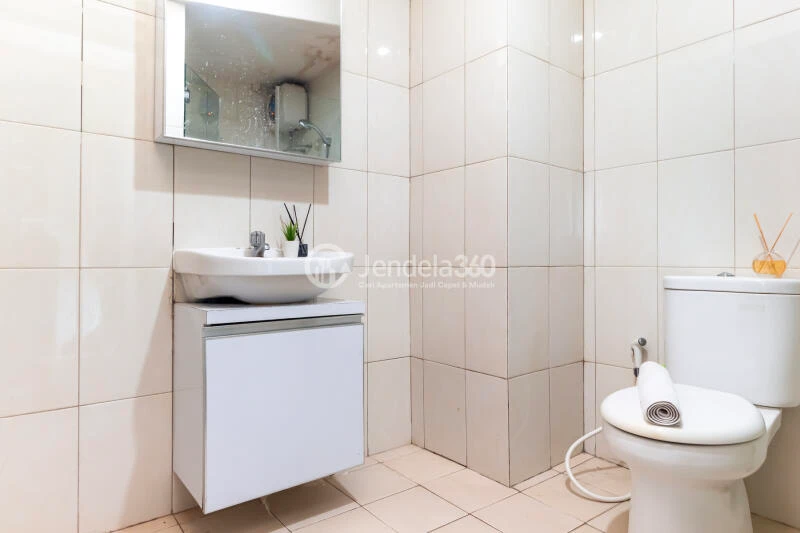 Bathroom Low Floor 1BR Apartment with City View at Callia Apartment