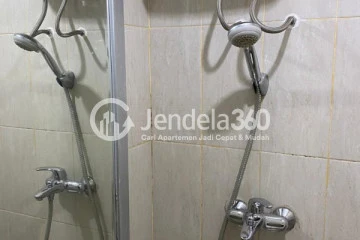 Bathroom Studio Apartment with City View at Pakubuwono Terrace