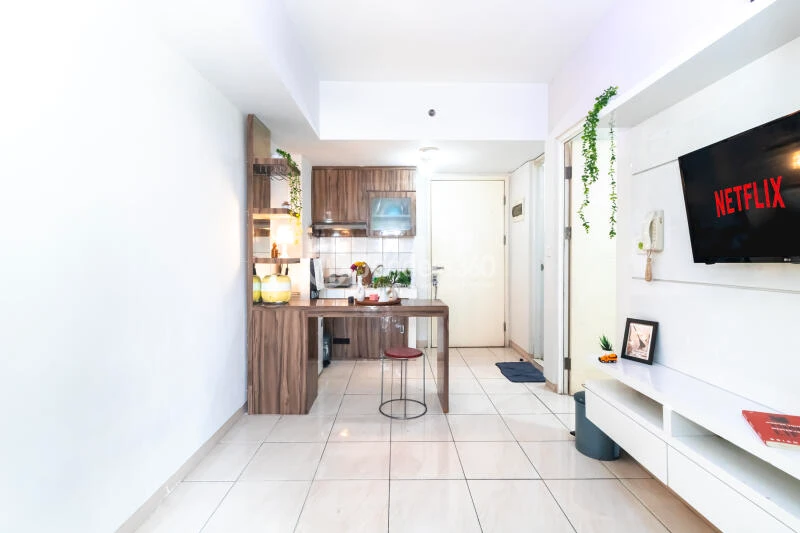 Living Room Well Located 2BR Apartment Low Floor with  View at The Springlake Summarecon