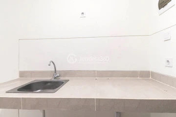 Kitchen Homey Studio Apartment Low Floor with  View at B Residence BSD
