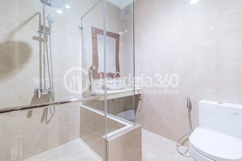 Bathroom 1BR Apartment with City View at Cervino Village