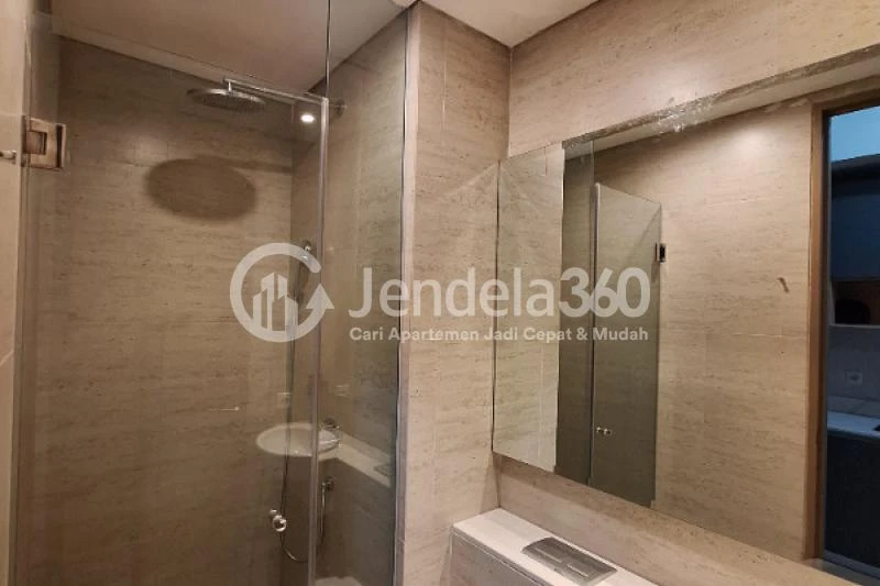 Bathroom Studio Apartment with City View at Taman Anggrek Residence
