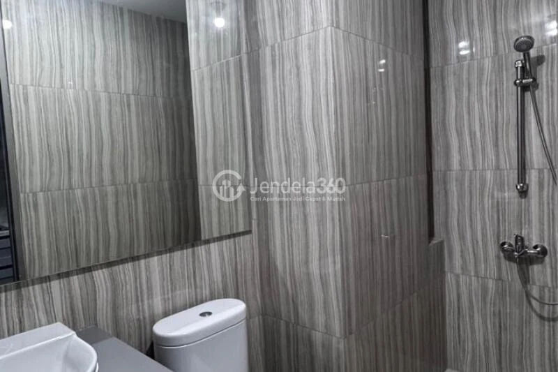 Bathroom Tidy Studio Apartment High Floor with Swimming Pool View at Pakuwon Residence Bekasi