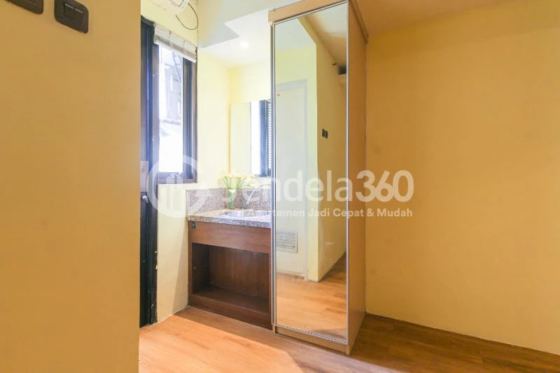 Bedroom Low-Cost Studio Apartment with City View at Kebagusan City Apartment