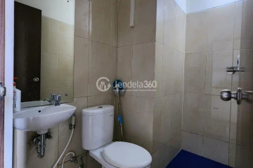 Bathroom Spotless Studio Apartment High Floor with Sea View at Northland Ancol Residence
