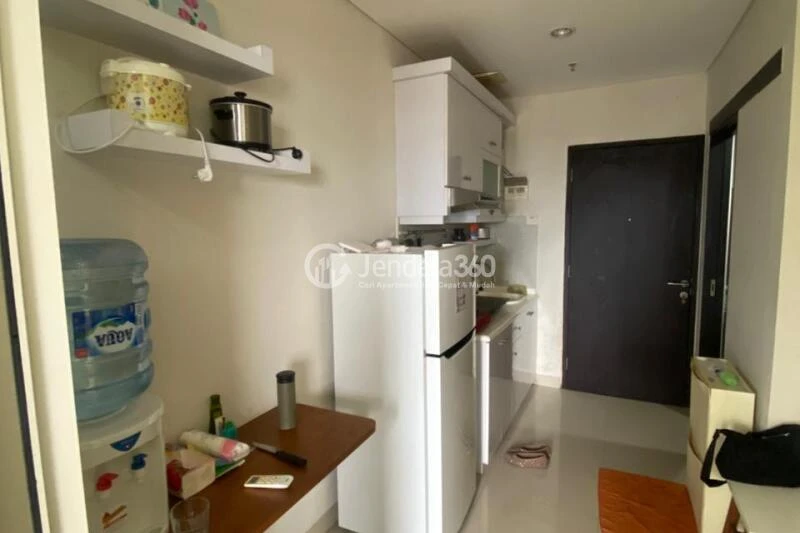 Living Room Affordable 1BR Apartment Low Floor with  View at Atlanta Residence