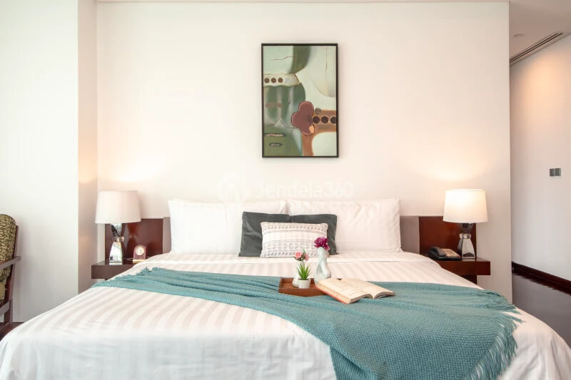 Bedroom 1 3BR Shangri-La Residence Apartment at Low Floor