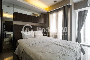 Bedroom Fancy Studio Apartment with City View at Tamansari The Hive