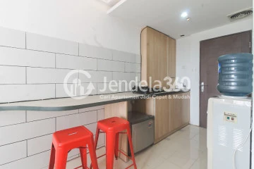 Kitchen Neat High Floor Studio Apartment Near Kelapa Gading at Sunter Park View Apartment