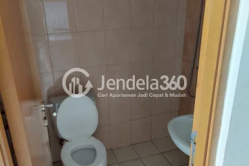 Bathroom Modern Studio Apartment at Margonda Residence 2 Middle Floor