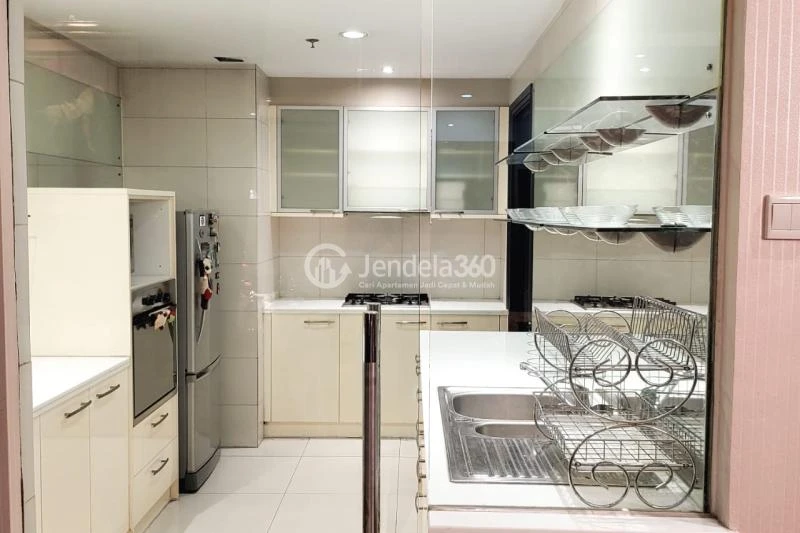 Kitchen 2BR Apartment with  View at Somerset Permata Berlian Residence