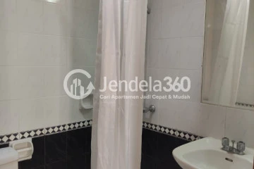 Bathroom Tidy 3BR Apartment High Floor with City View at Simprug Indah Apartment