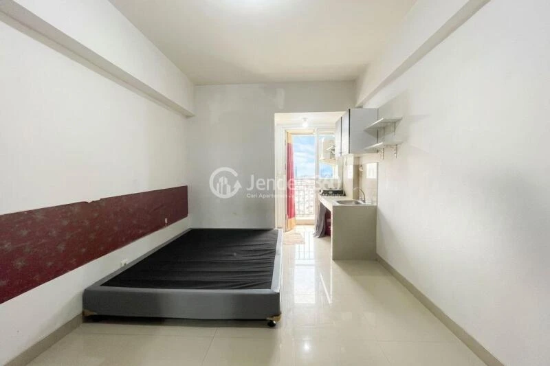 Bedroom Good Deal Studio Apartment Middle Floor with City View at Bintaro Park View