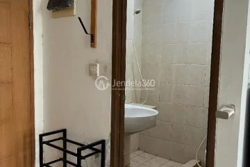 Bathroom Studio Maple Park Apartment at Tower B