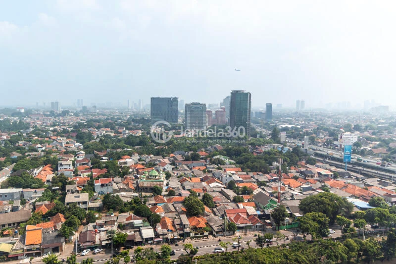 Balcony Studio Southgate Residence Apartment at Middle Floor