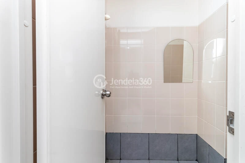 Bathroom 1BR Akasa Pure Living Apartment at Tower Kamaya
