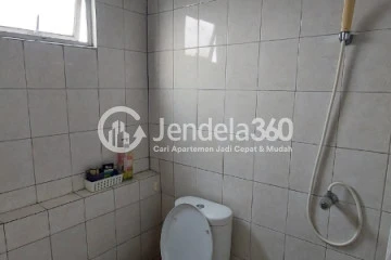 Bathroom Strategic Location Studio Apartment at Bintaro Park View Low Floor