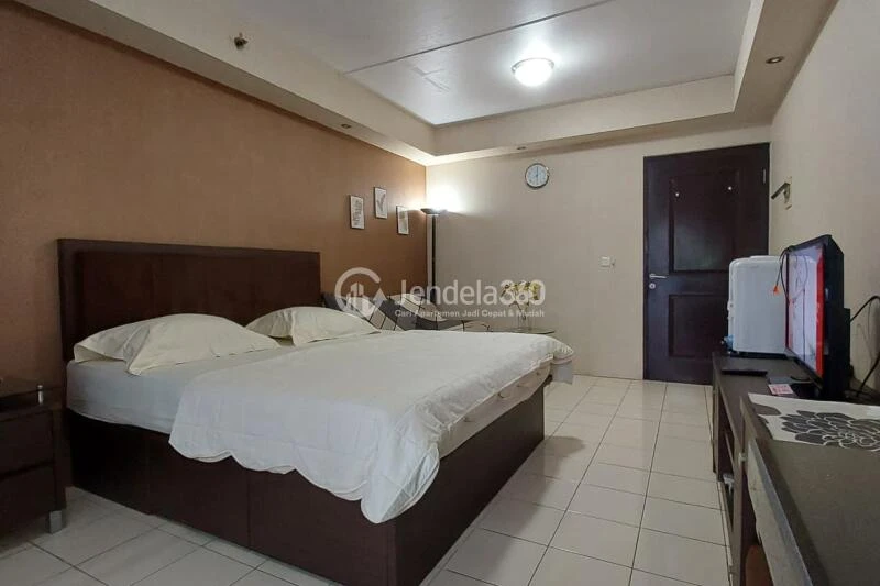 Bedroom Simply Look Studio Apartment Low Floor with  View at Metropark Condominium