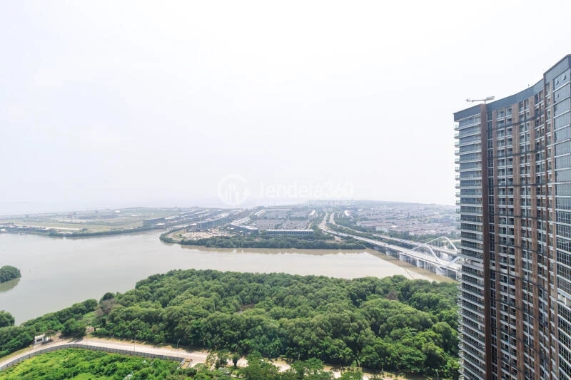 Balcony Studio Apartment with  View at Gold Coast Apartment