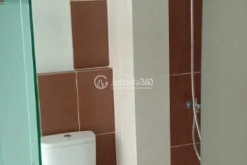 Bathroom Spotless Studio Apartment Low Floor with  View at Saladdin Mansion