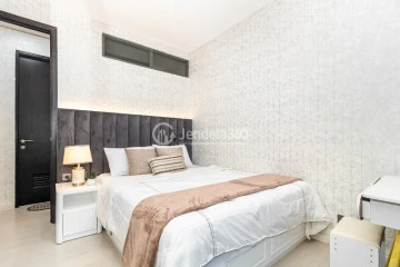 Bedroom 2 High Floor 4BR Apartment with City View at GP Plaza Apartment