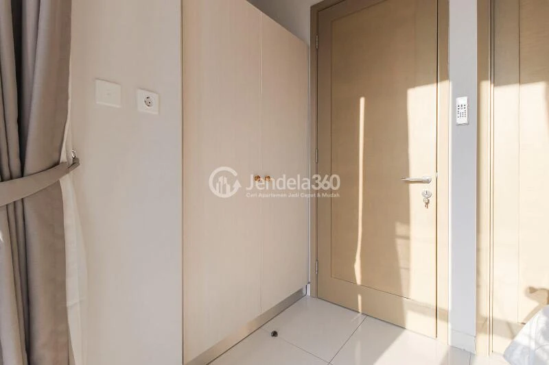 Bedroom 1 Low Floor 3BR Apartment with City View at Taman Anggrek Residence