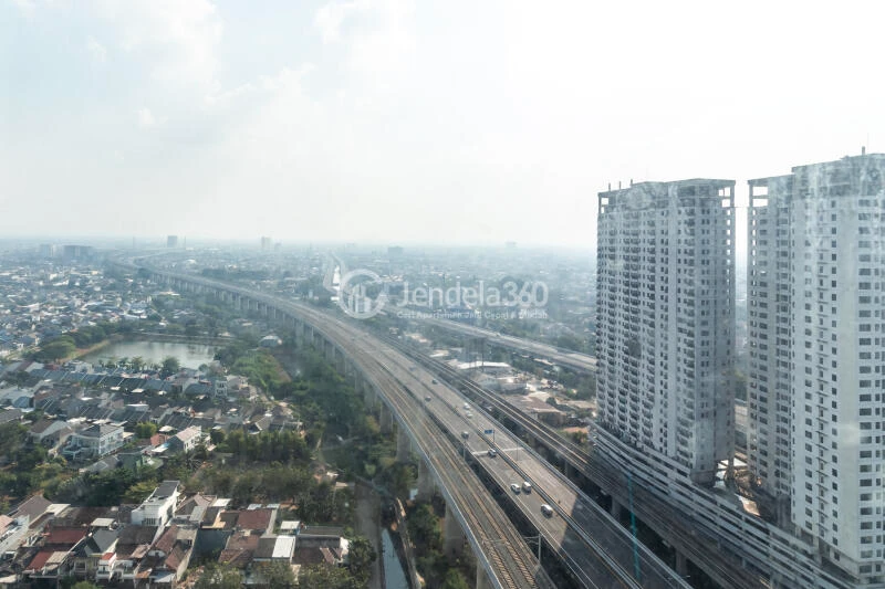 Balcony Relaxed Studio Apartment at Grand Kamala Lagoon Apartment High Floor
