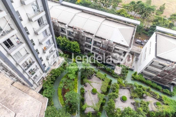 Balcony Studio Apartment with City View at Casa De Parco Apartment