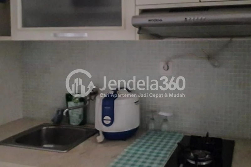 Kitchen Comfortable Studio Apartment Low Floor with pool View at Lavande Residence