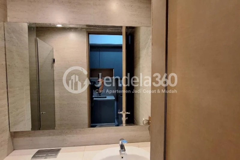 Bathroom Studio Apartment with City View at Taman Anggrek Residence